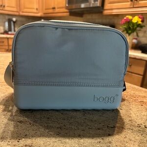 Bogg Belt Bag Light Gray Adjustable Strap
9x7x3. NWOT